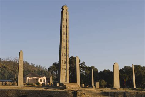 De Aksumitische Omvulling van de Tempel van Astarte; Een Monumentale Uiting van Religieuze Verandering en Keizerlijke Ambitie in het 4e-eeuwse Ethiopië