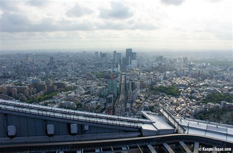 六本木駅から六本木ヒルズ: 都市の迷宮と未来の交差点